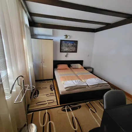 Guest house Oasis 3*
